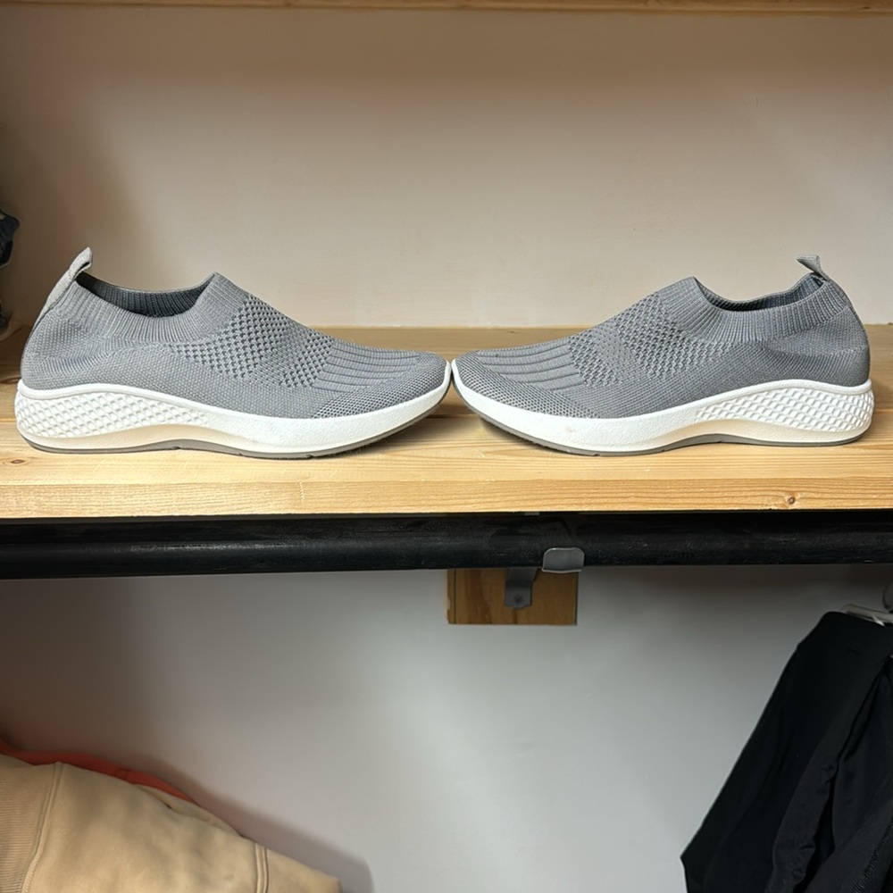 Tommy Bahama Flint Knit Joggers Memory Foam slip on sneakers charcoal gray - Picture 9 of 9